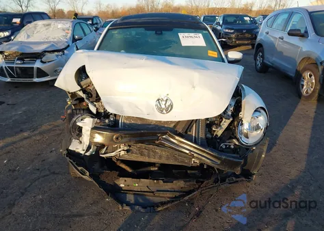 2018 Volkswagen Beetle 2.0T Se из США, поврежденный, VIN 3VWJD7AT7JM711667